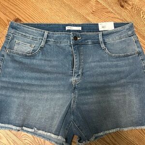 Nine West mid rise shorts